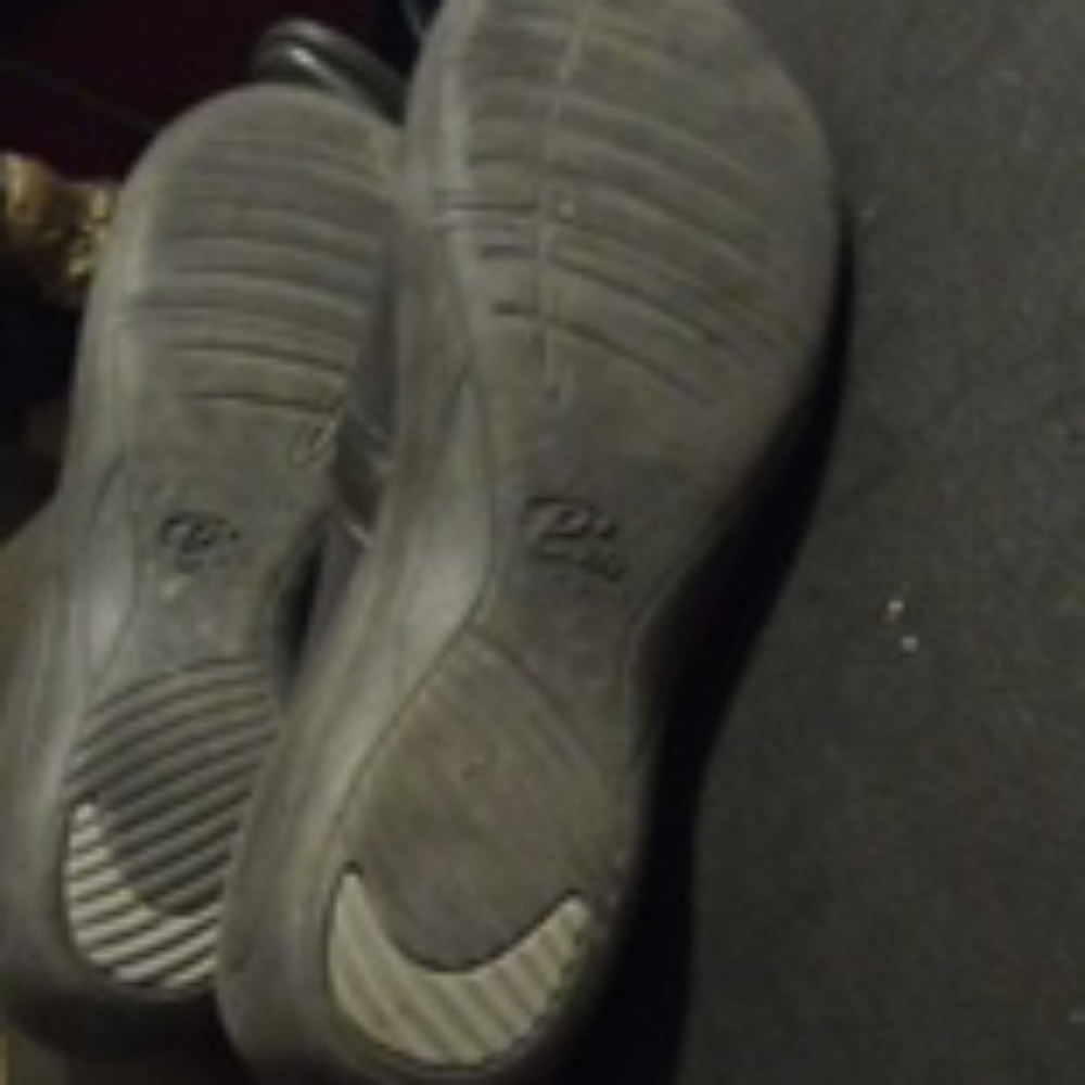 Shoes - Picture 4 of 4